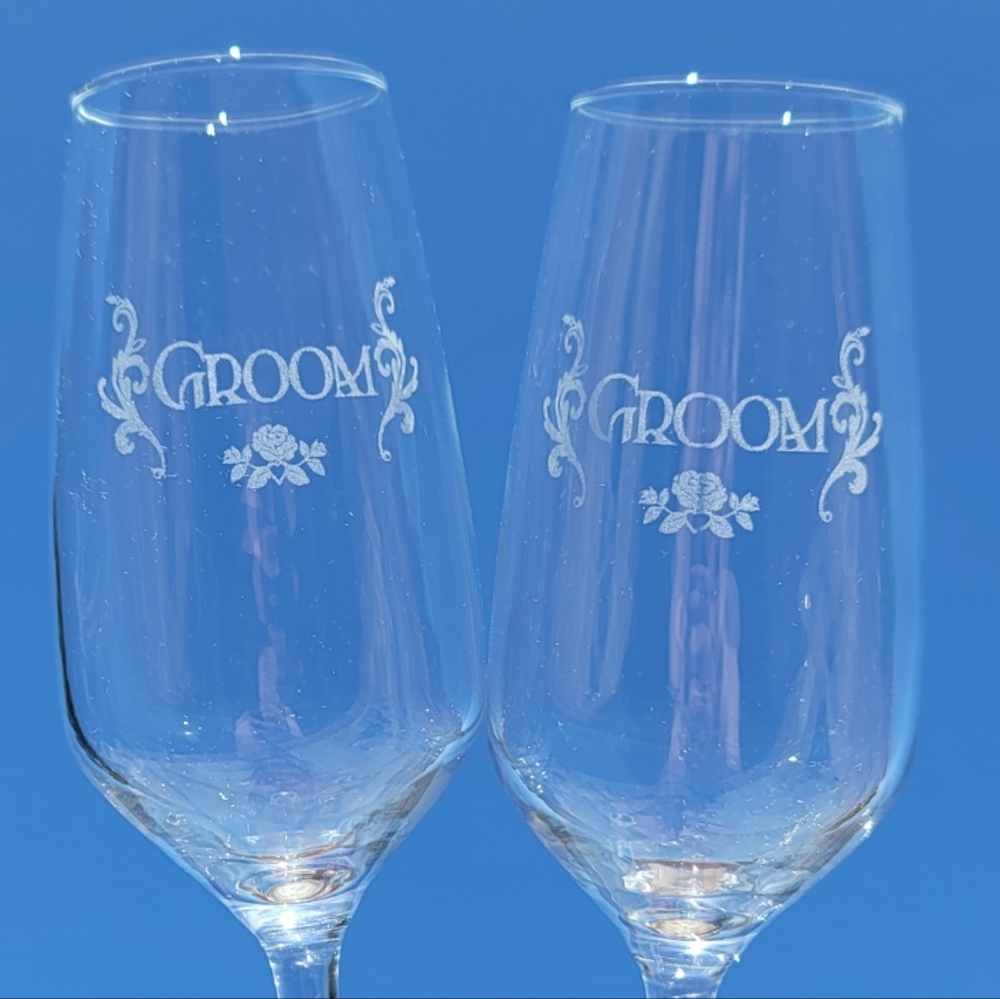 Groom & Groom Champagne Flutes 🥂